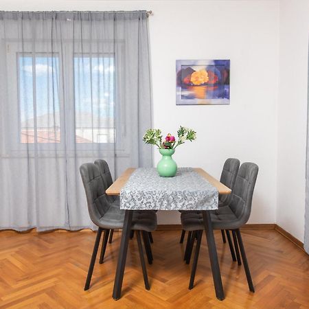 Apartments Lovric With Sea View Kaštela エクステリア 写真