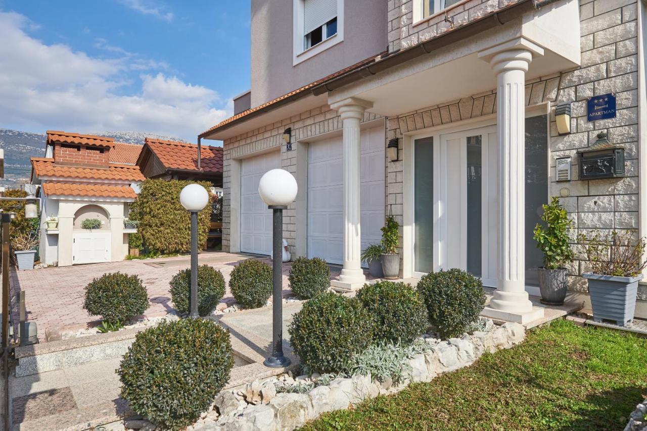 Apartments Lovric With Sea View Kaštela エクステリア 写真