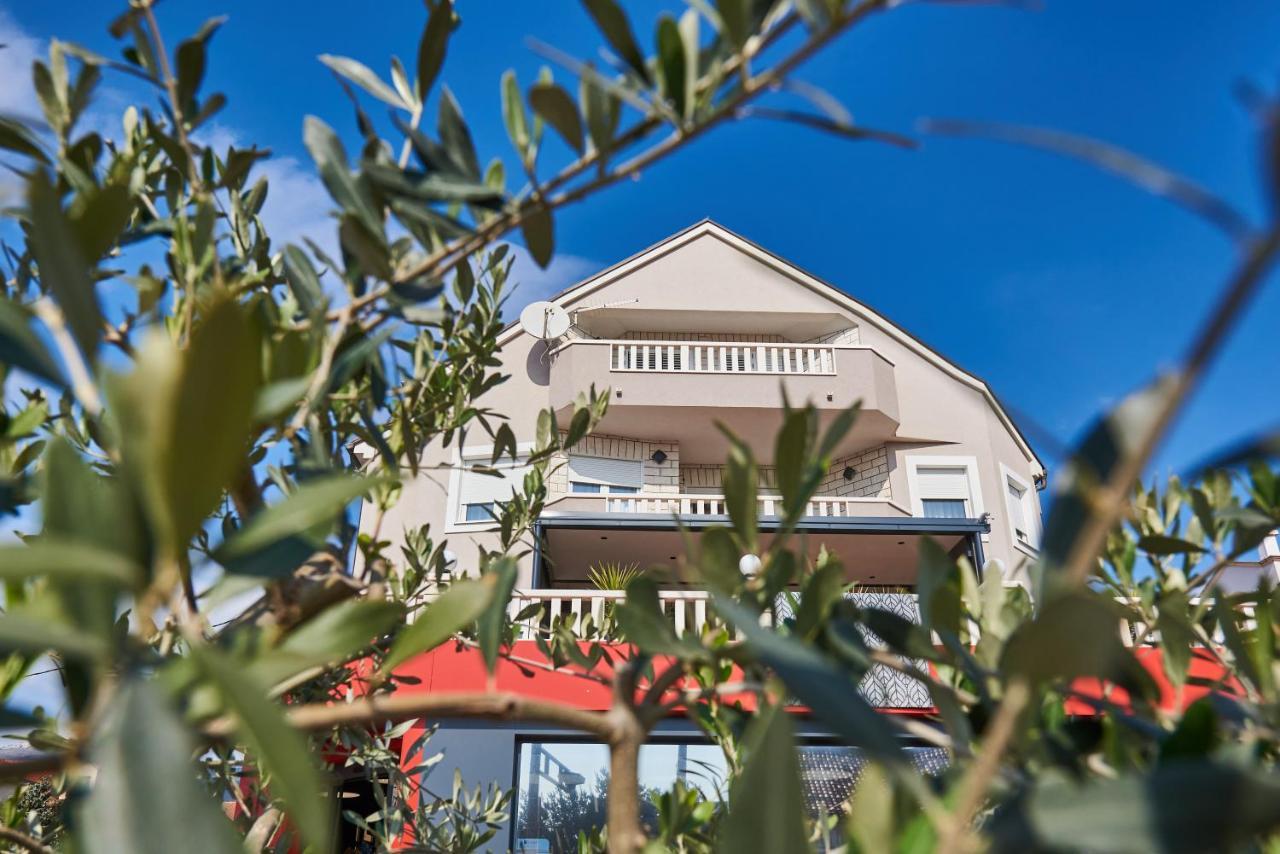 Apartments Lovric With Sea View Kaštela エクステリア 写真