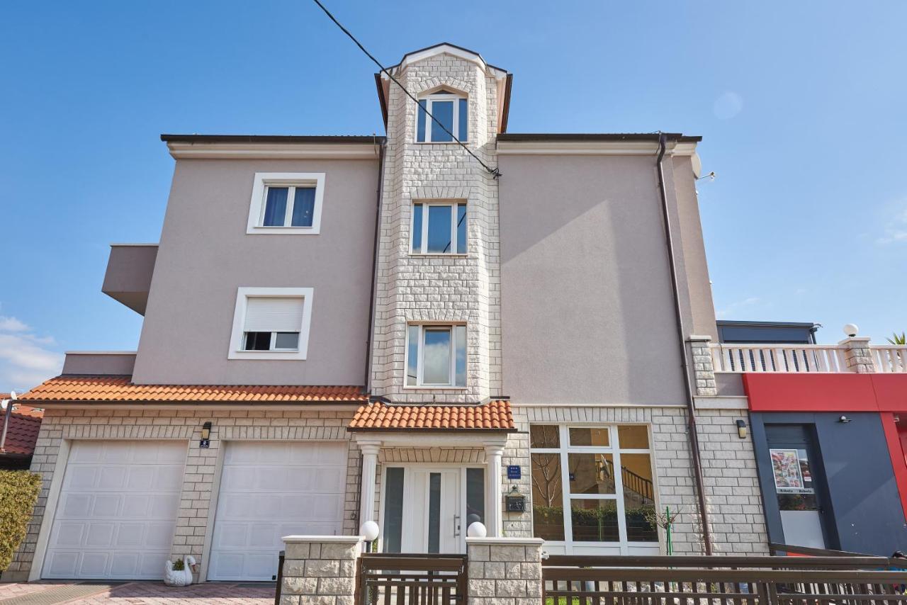 Apartments Lovric With Sea View Kaštela エクステリア 写真