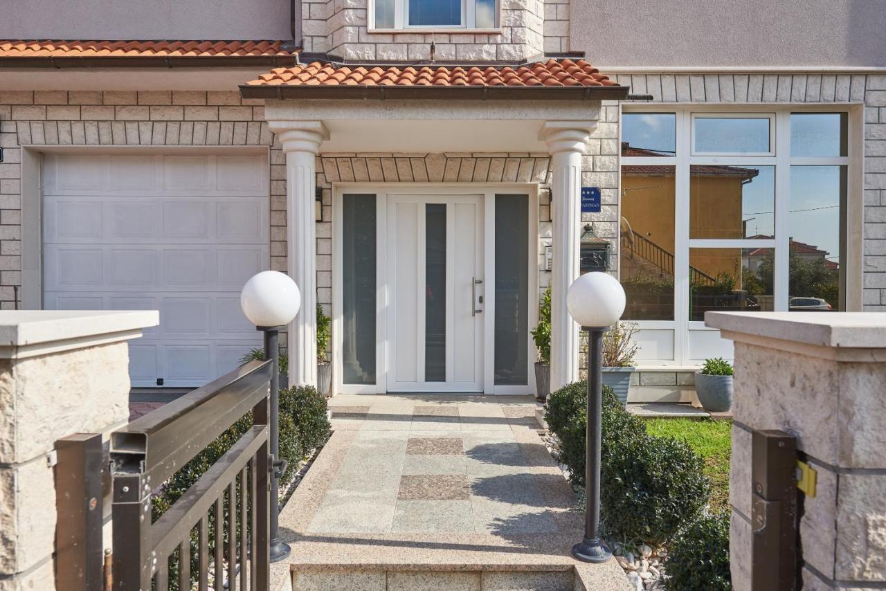 Apartments Lovric With Sea View Kaštela エクステリア 写真