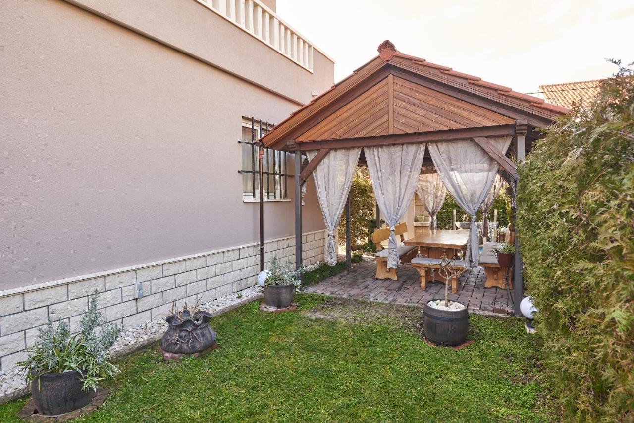 Apartments Lovric With Sea View Kaštela エクステリア 写真