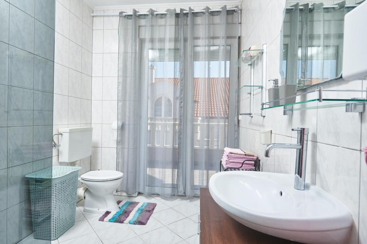 Apartments Lovric With Sea View Kaštela エクステリア 写真