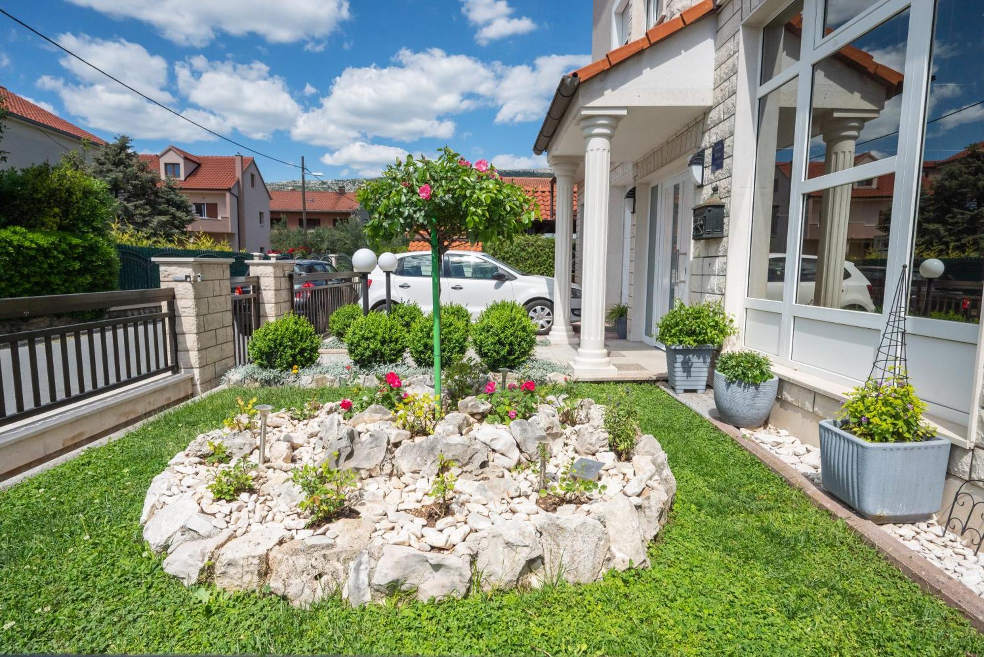 Apartments Lovric With Sea View Kaštela エクステリア 写真