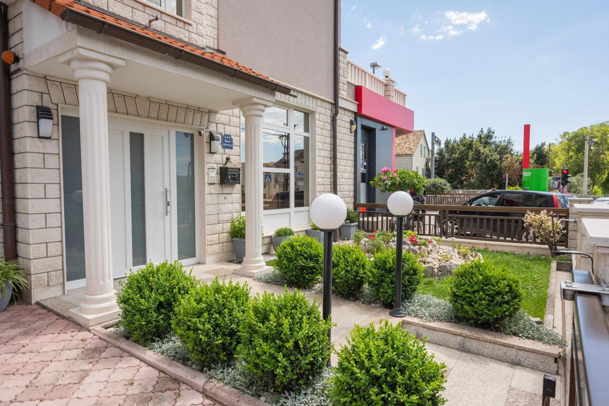 Apartments Lovric With Sea View Kaštela エクステリア 写真