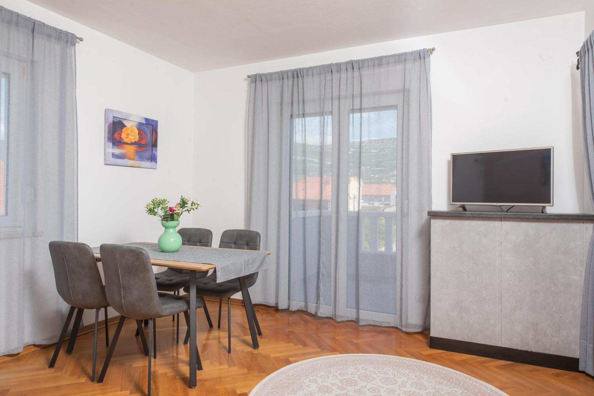 Apartments Lovric With Sea View Kaštela エクステリア 写真