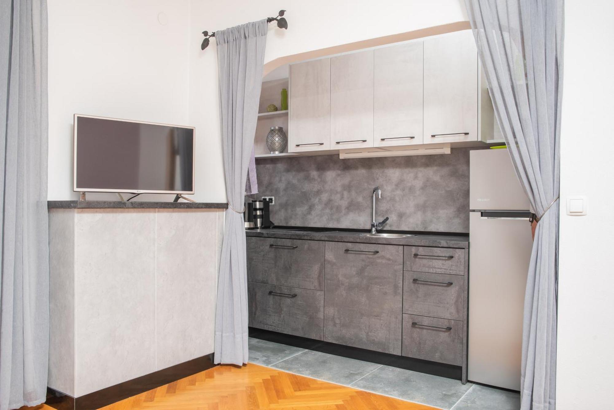 Apartments Lovric With Sea View Kaštela エクステリア 写真